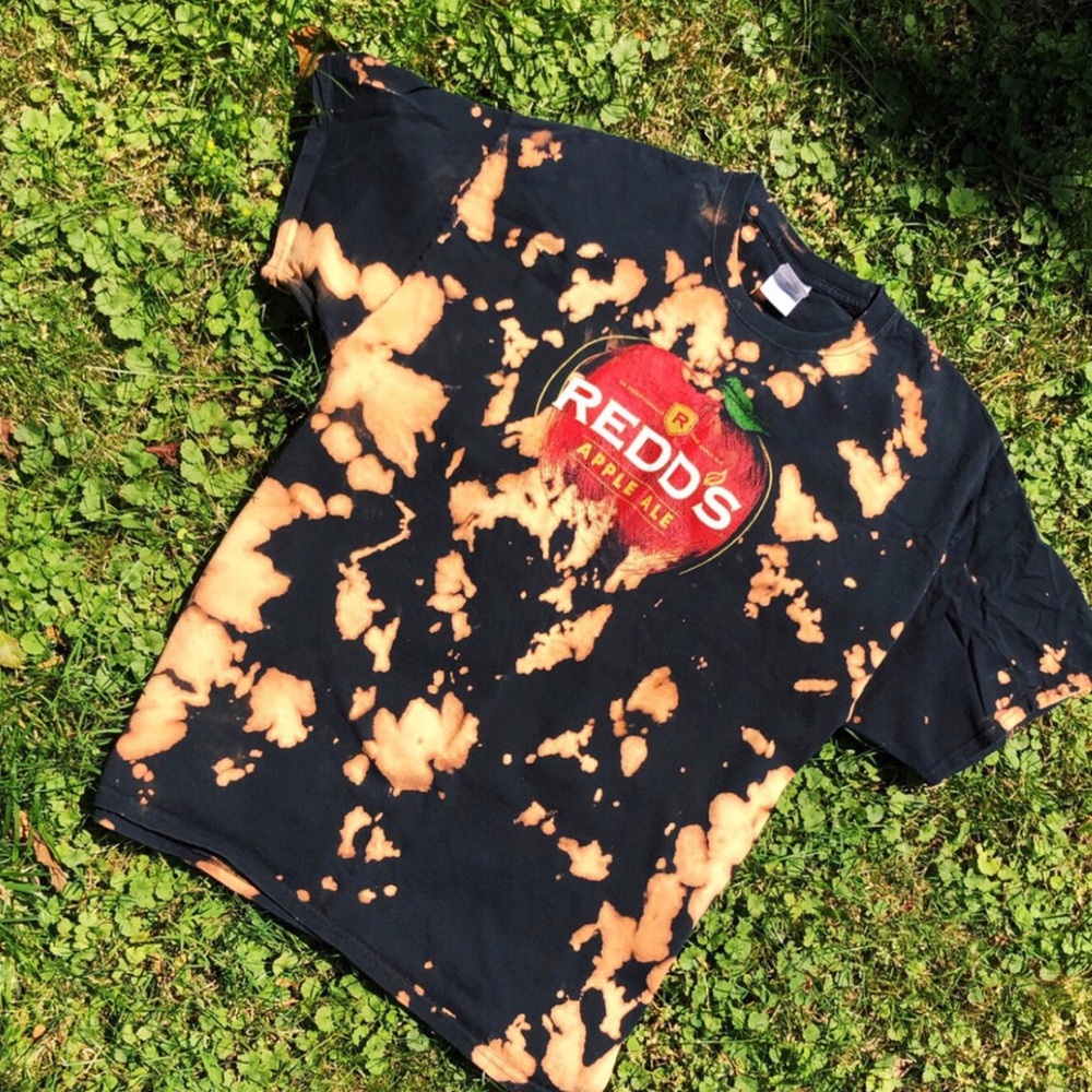 Redd’s Apple Ale Hand Bleached T-Shirt 🍎